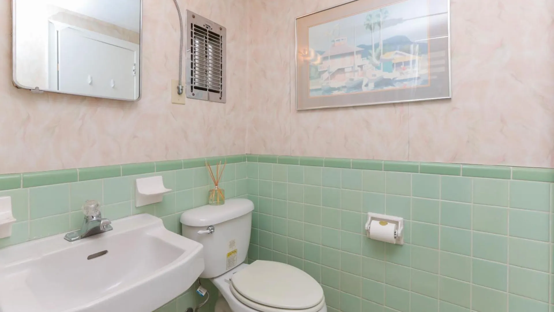 Exclusive Beach Access Va Beach Studio Condo! Virginia Beach Apartment