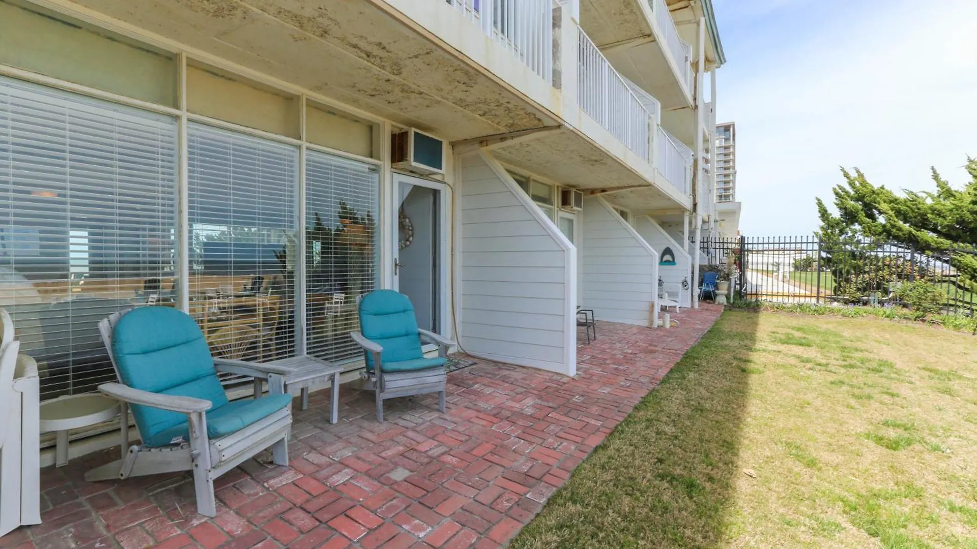 Exclusive Beach Access Va Beach Studio Condo! Virginia Beach Apartment