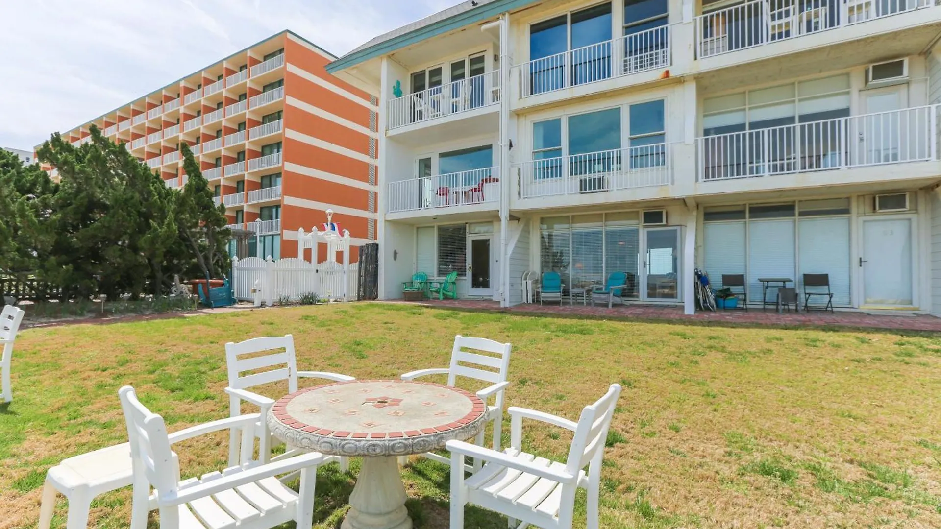 Exclusive Beach Access Va Beach Studio Condo! Virginia Beach Apartment