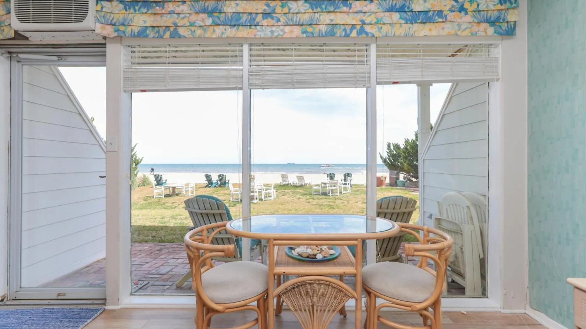 Exclusive Beach Access Va Beach Studio Condo! Virginia Beach Apartment